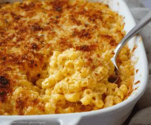 Delicious gourmet baked mac and cheese topped with crispy crunch for a comforting meal.
